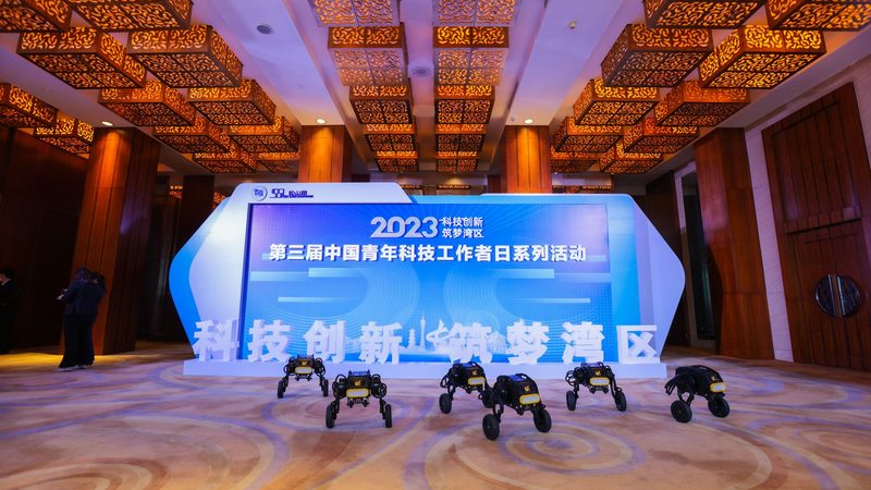 相较于商业软件，开源数据可视化工具具有以下优势：